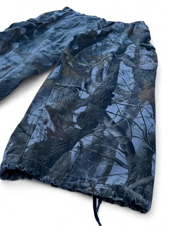 Realtree Men's Blue Gray Camo Cargo Pants - Picture 7 of 8